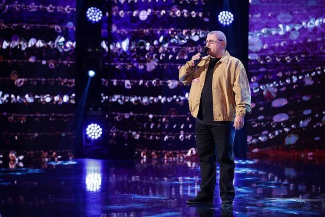 Valeriu Adam la Romanii au talent a cantat „O fată ca ea” de la Direcția 5