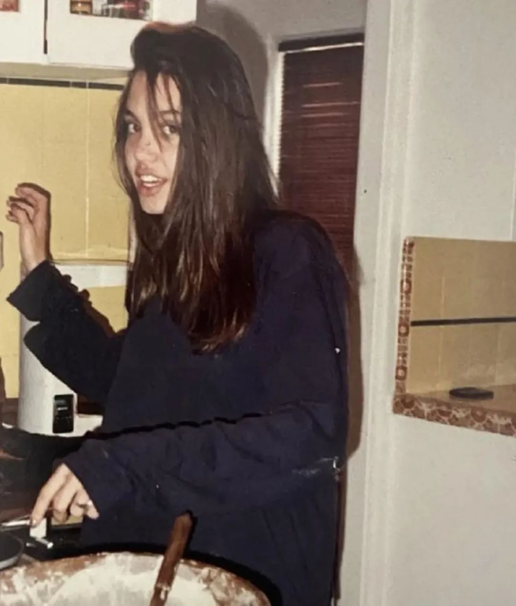 Before acting ever seemed real to her..young Angelina Jolie was fascinated with death, funerals (2)