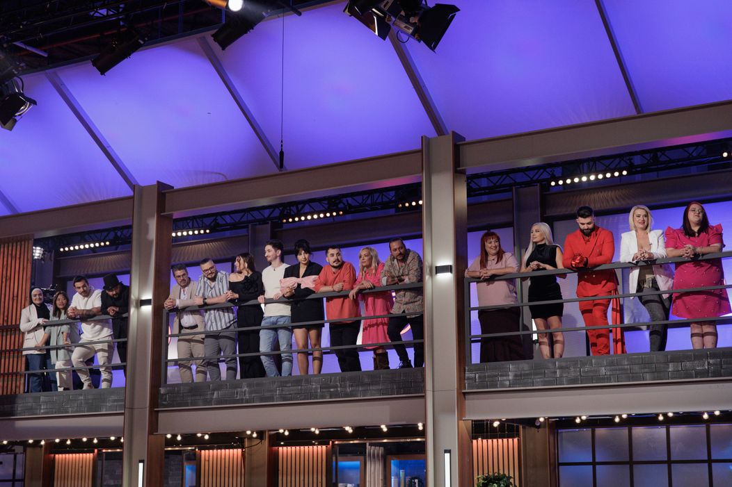 Finala MasterChef, 11 decembrie 2024. Finaliștii intră în bucătăria MasterChef, pregătiți să lupte pentru marele trofeu. Cei trei concurenți sunt copleșiți d (14)