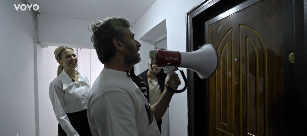 Arhitecții fac cunoștință cu familia Răceală, chiar de ziua de naștere a mamei. Cum arată garsoniera în care locuiesc Titica și Dariana „Erau atât de jenate” (4)