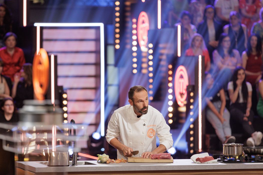 Finala MasterChef România, 16 decembrie 2025. Proba felului principal le-a dat mari bătăi de cap concurenților. Preparatul lui Florentin Drăgoiu le-a atras încă din prima clipă atenția chefilor, 