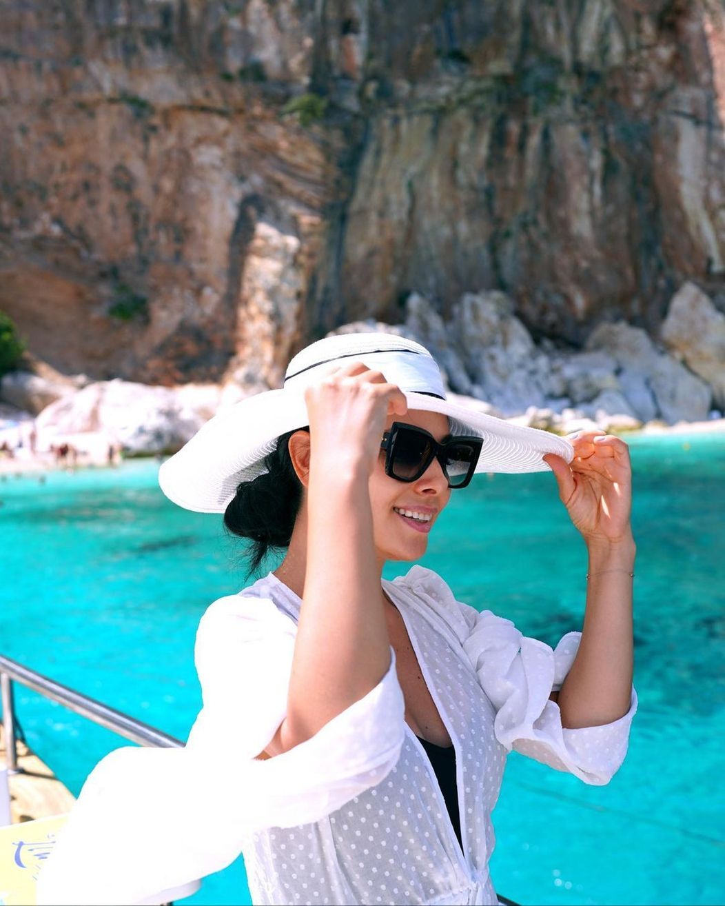 Corina Caragea în costum de baie, Sardinia, august 2023