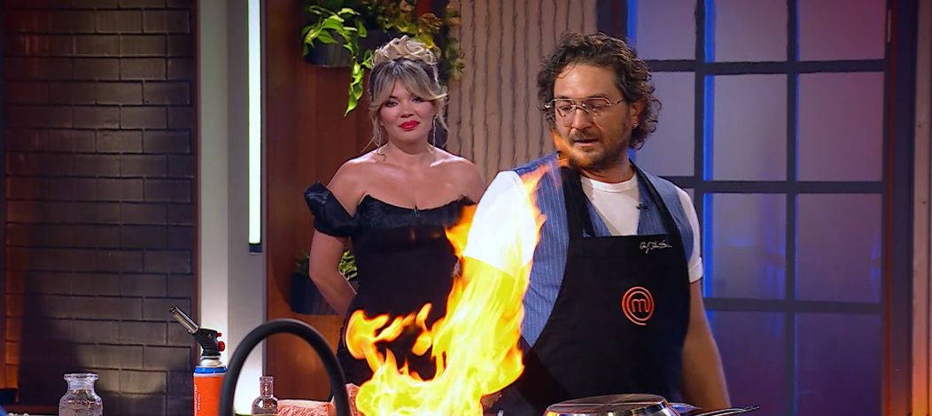 Chef Florin Dumitrescu face o demonstrație incendiară, în platoul MasterChef. Gătește, la foc deschis, o rețetă simplă, dar spectaculoasă wagyu și cunopidă arsă „Mi s-a părut ceva inedit” (9)