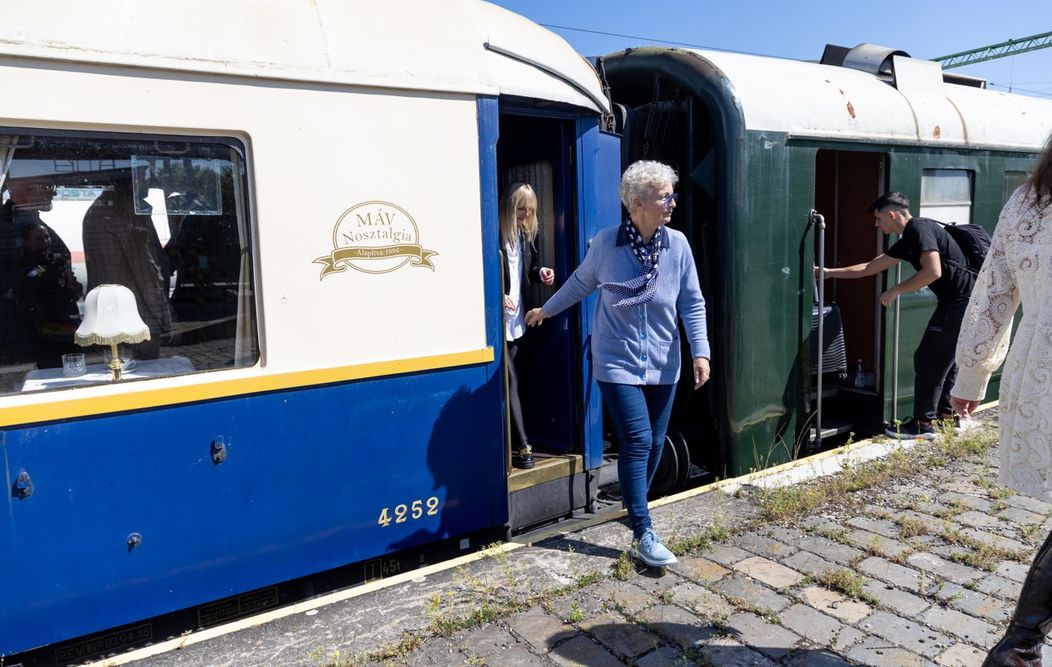 tradatorii tren 2