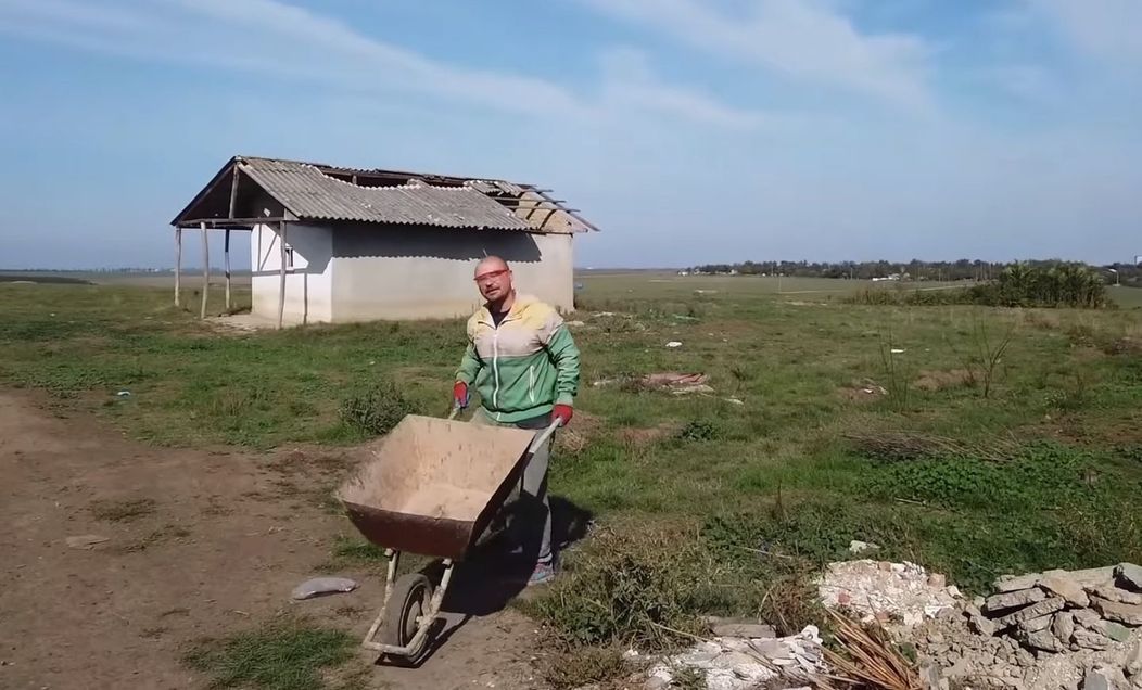 Puya își amenajează casa de la țară cu ajutorul fanilor. „Nu credeam că o să vină așa mulți”