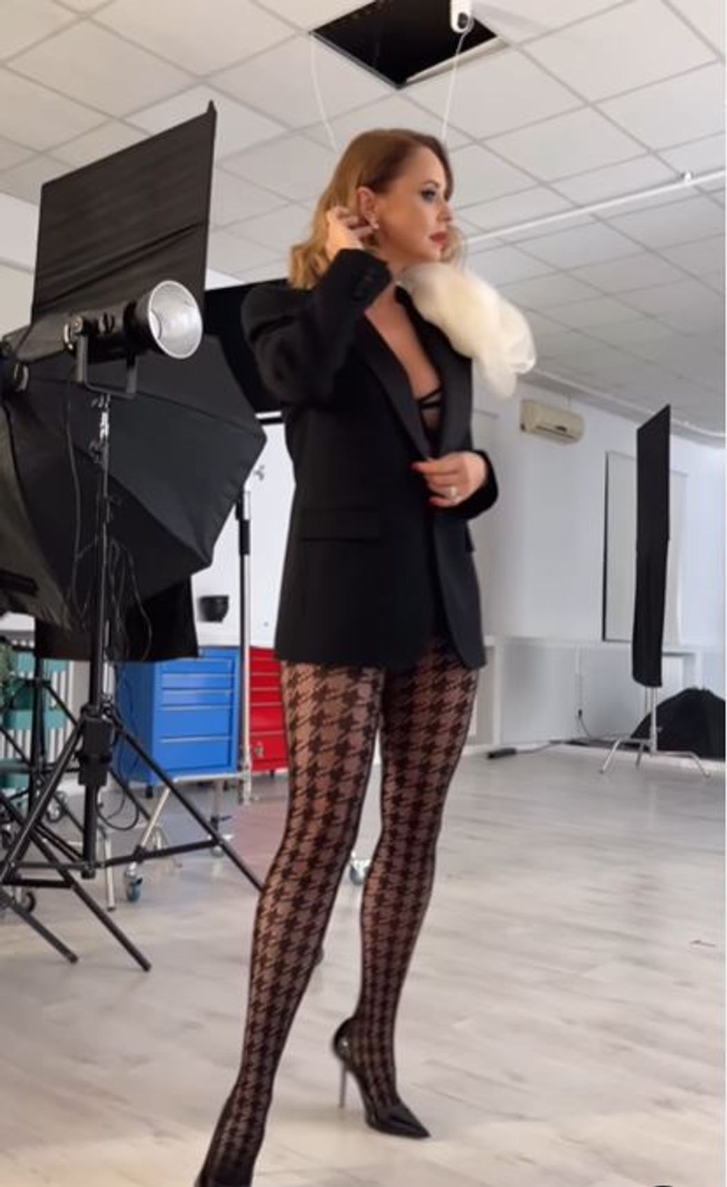 andreea marin picioare