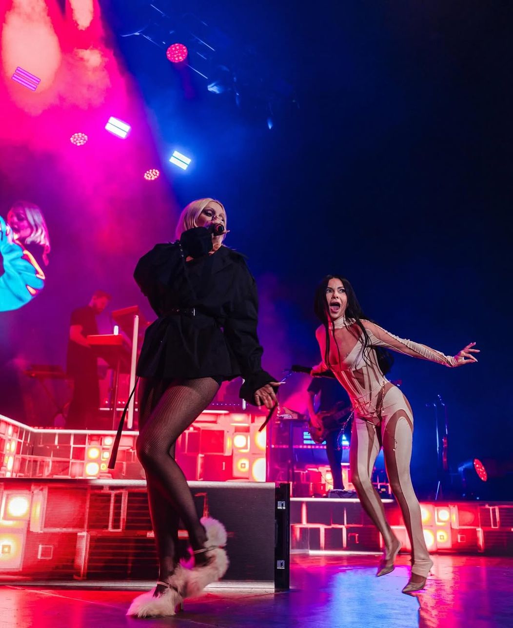 Thank you @inna for having me as you special guest last night in #AMSTERDAM I loved every second of it!   #echoestour (1)