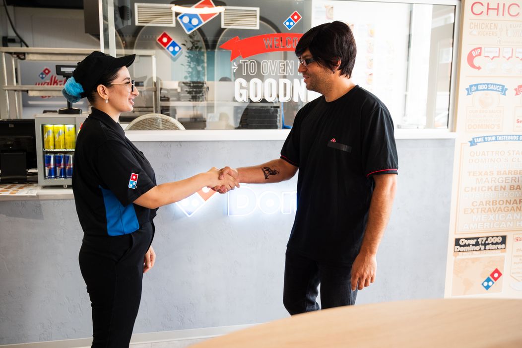  Șef sub acoperire, 21 noiembrie 2024. Șeful sub acoperire își continuă treaba, într-un restaurant abia deschis, în cadrul unui complex rezidențial, dar care nu livrează rezultatele la car (3)