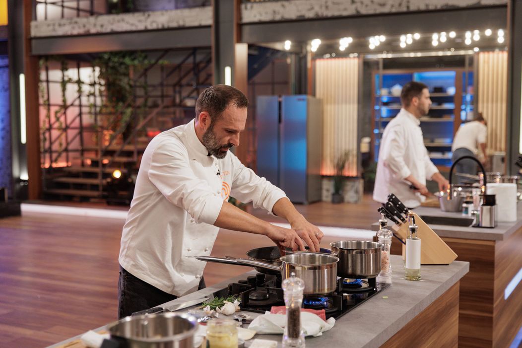 Finala MasterChef România, 16 decembrie 2025. Proba felului principal le-a dat mari bătăi de cap concurenților. Preparatul lui Florentin Drăgoiu le-a atras încă din prima clipă atenția chefilor,  (10)