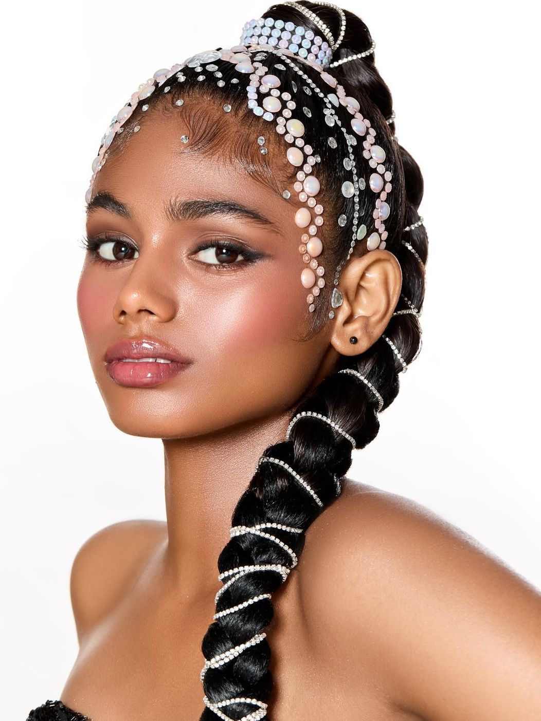 🪸 model- @maleeshakharwaMakeup @juveria_k Photographer @anamika_ Hair @hairbymandre Studio @lumos__in .#hairbymandre #feshionlook #creativelook