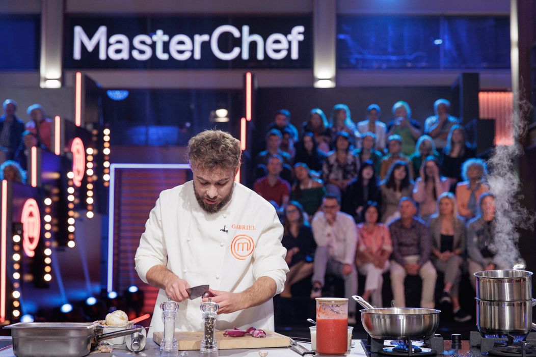 Finala MasterChef, 11 decembrie 2024. Prima probă a finalei a început. Georgiana, Sebi și Gabriel trebuie să pregătească aperitive spectaculoase „Vreau să fie foarte greu să decid. Așa vreau să f (8)