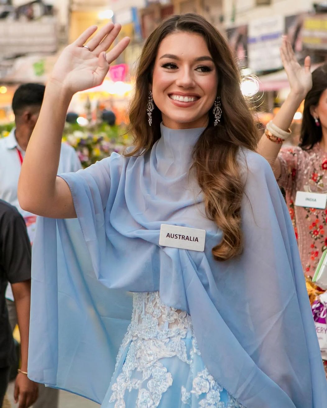 The historic streets of Hyderabad came alive with joy and tradition as the Miss World contestants were warmly welcomed by smiling vendors, artisans, and local residents, celebrating the spirit of global u (9)