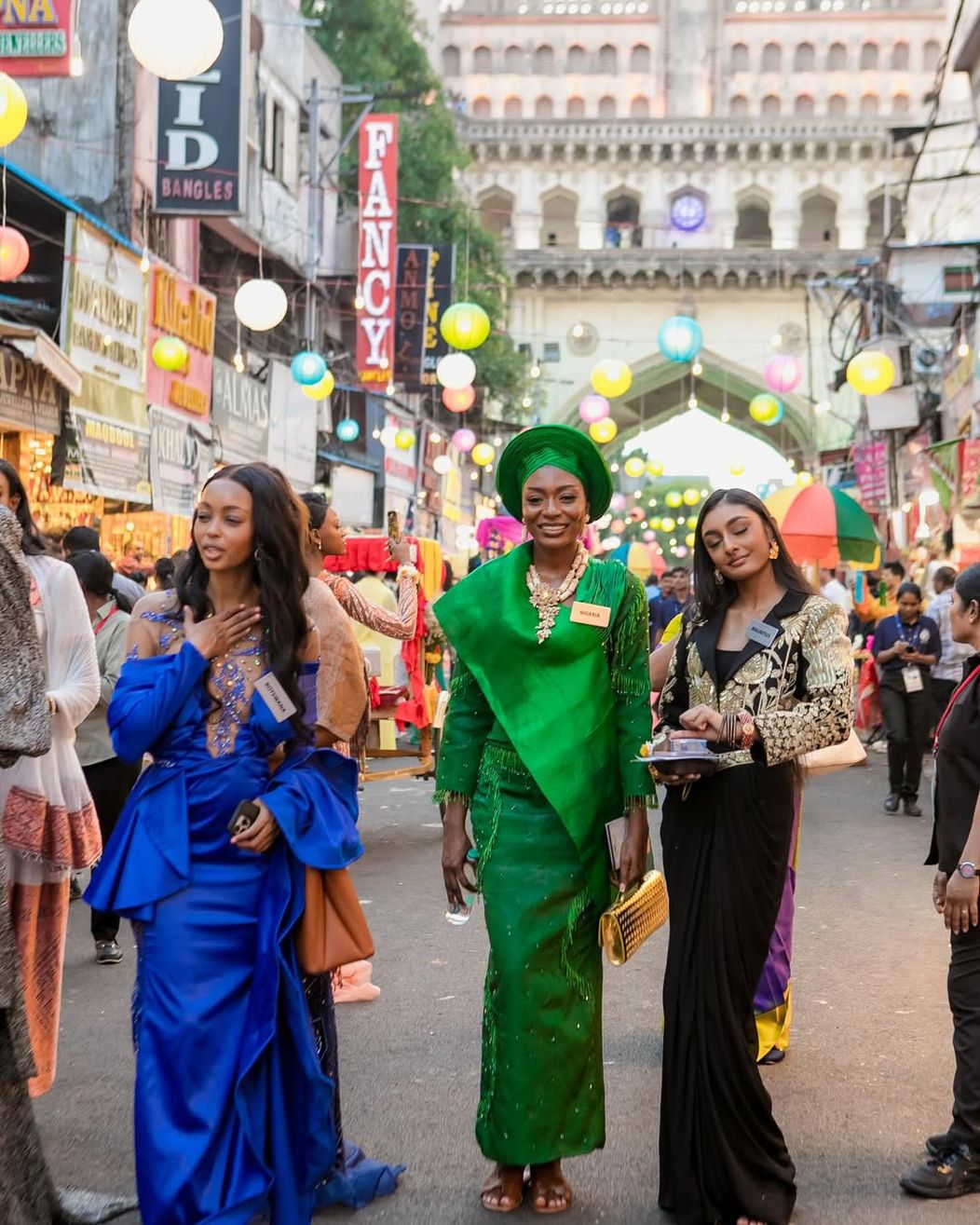 The historic streets of Hyderabad came alive with joy and tradition as the Miss World contestants were warmly welcomed by smiling vendors, artisans, and local residents, celebrating the spirit of global u (4)