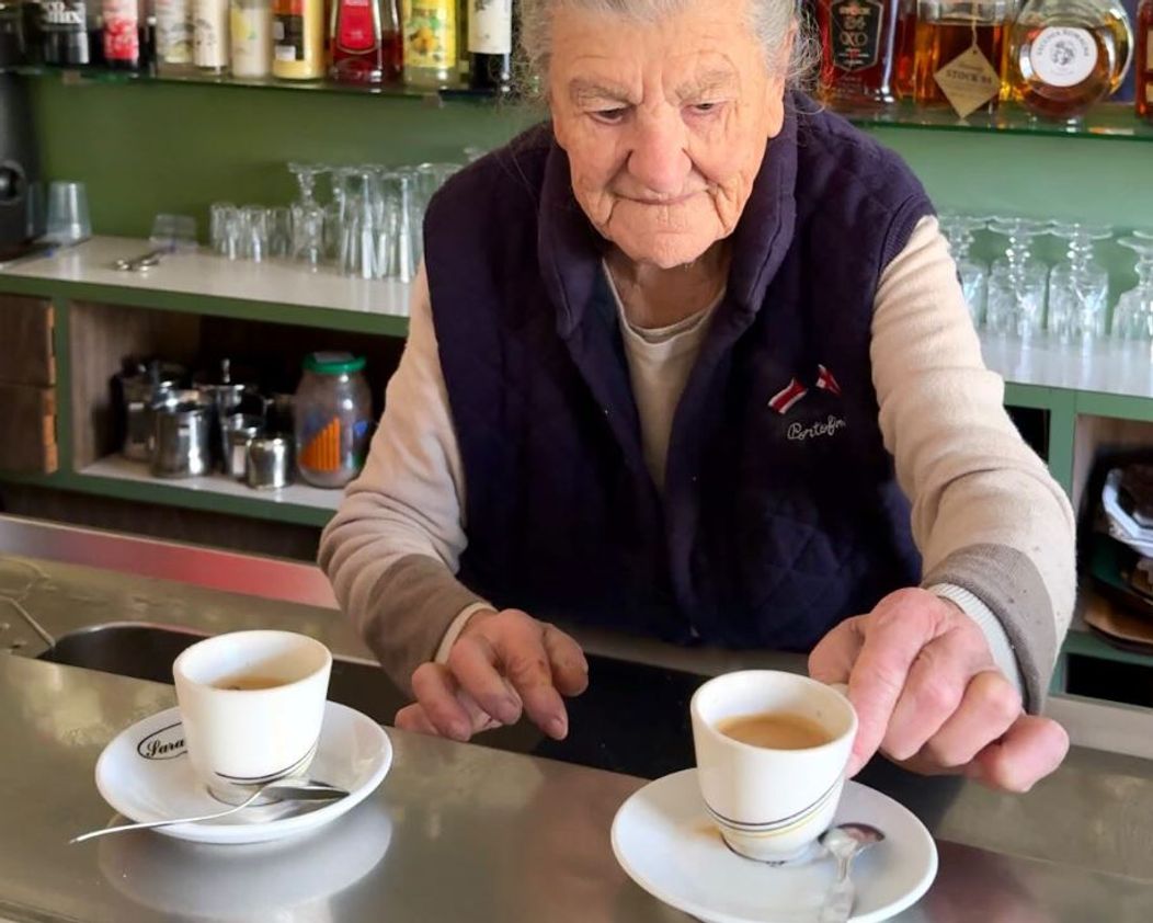 100 de ani barista-cafea