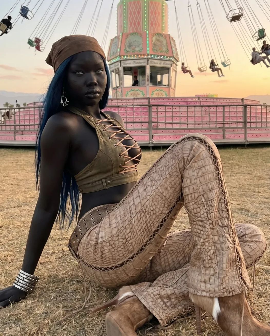 Day oneeee 🖤 #coachella #dayone #coachella2026 #ootd (4)