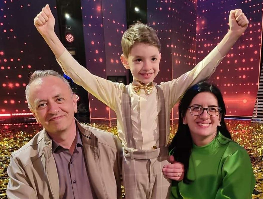 Rareș Prisacariu și părinții lui pe scena de la Românii au talent, sezonul 13