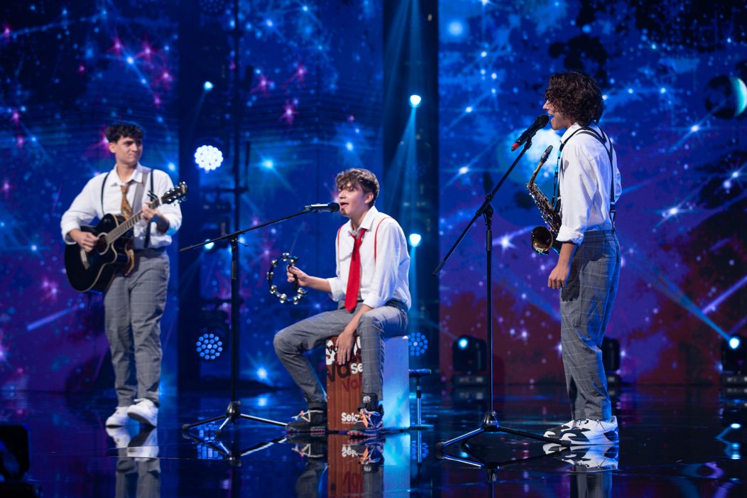Acoustic Boyz (5)