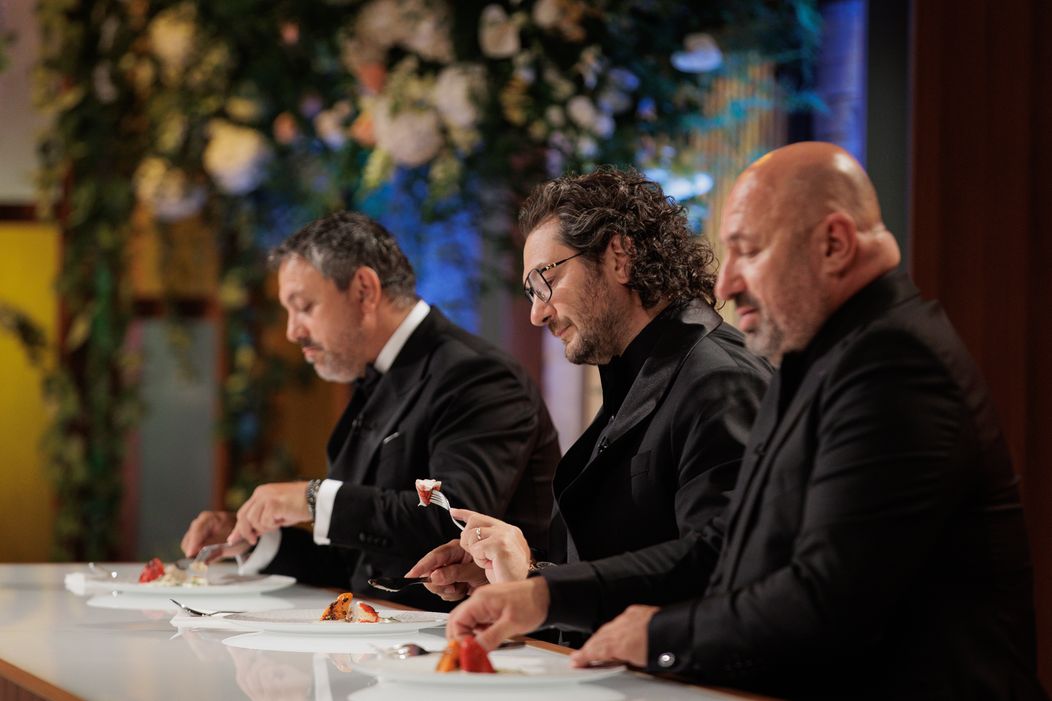 Finala MasterChef România, 16 decembrie 2025. Se dă startul primei degustări. Deși preparatele arată bine, finaliștii nu au făcut cele mai inspirate combinații „Fix ce îmi era frică aia s-a întâm (7)