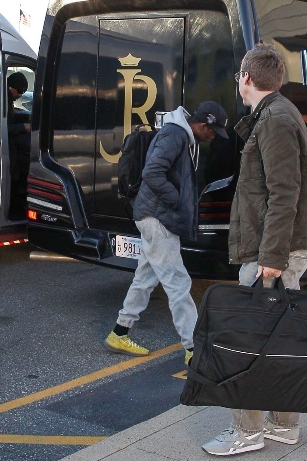 Chris Rock surprins pe stradă, în Boston, înaintea show-ului său de stand-up comedy