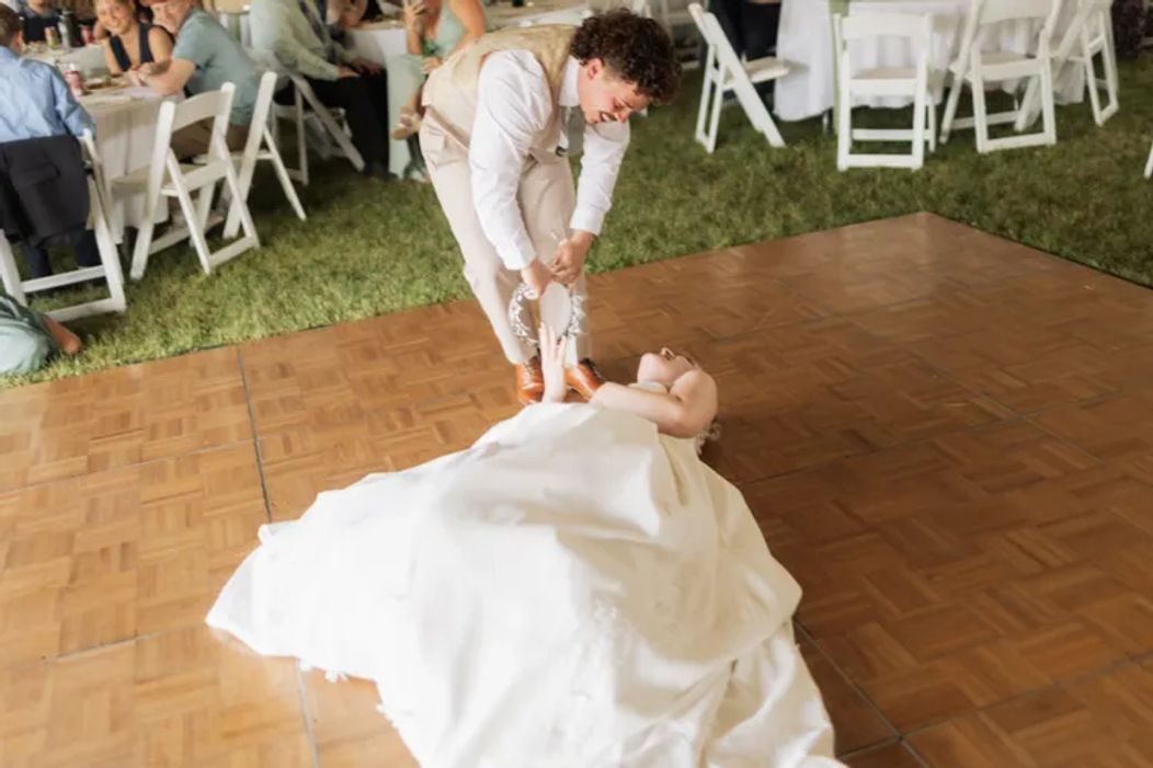 dropped-during-wedding7-7926-3ce32405bff04591a107a5b56d78d8a5