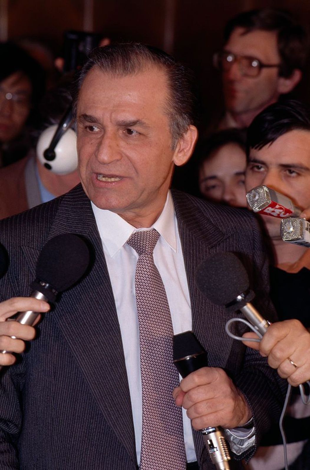 Ion Iliescu oferă un interviu presei române