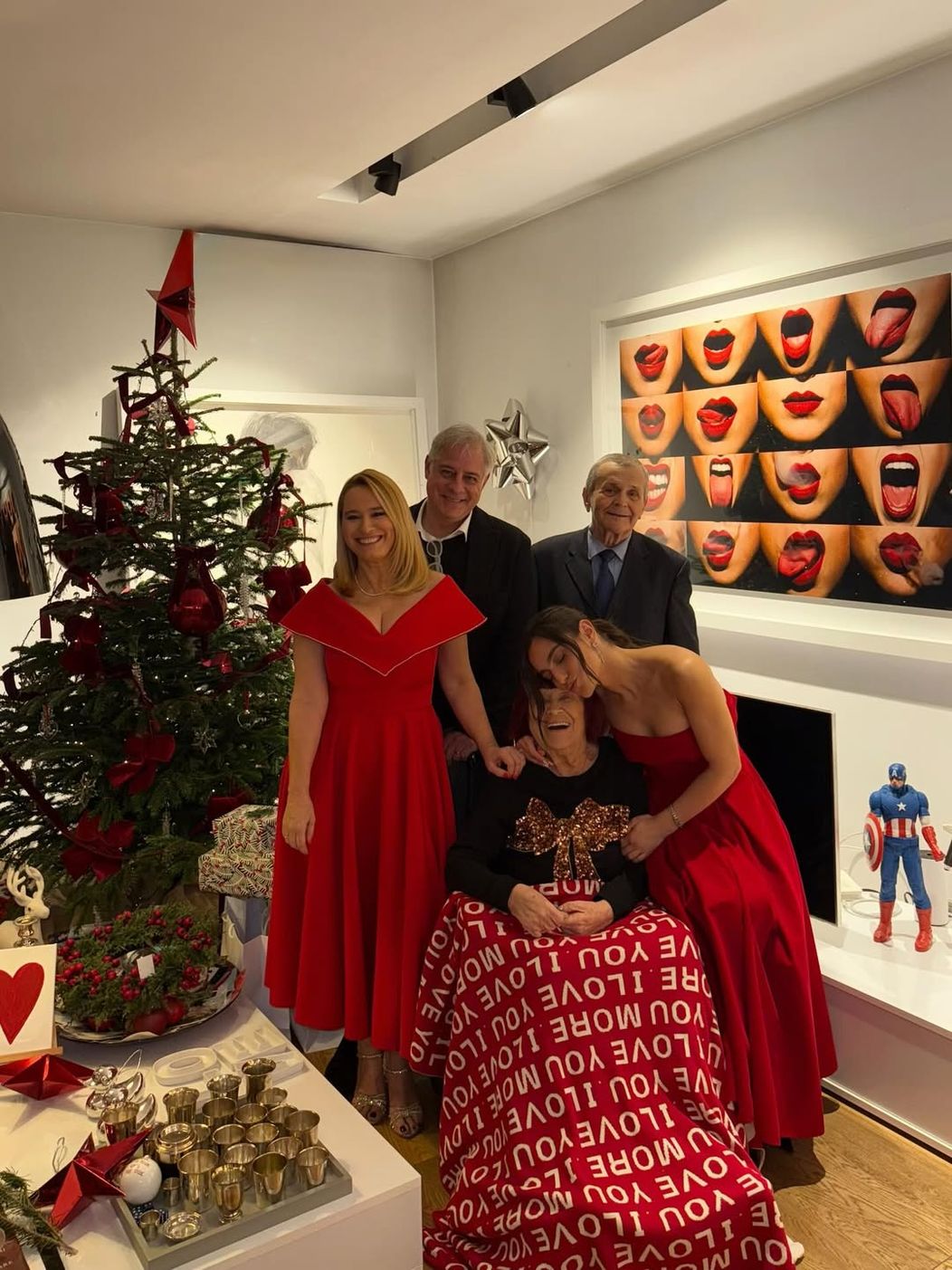 Merry Christmas from our family to yours❤️🌲 (2)