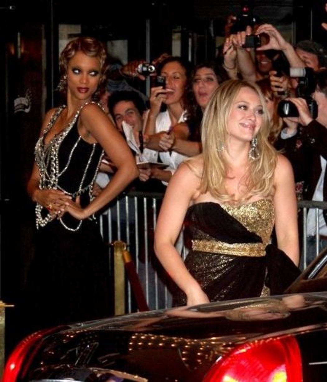 Tyra Banks si Hilary Duff