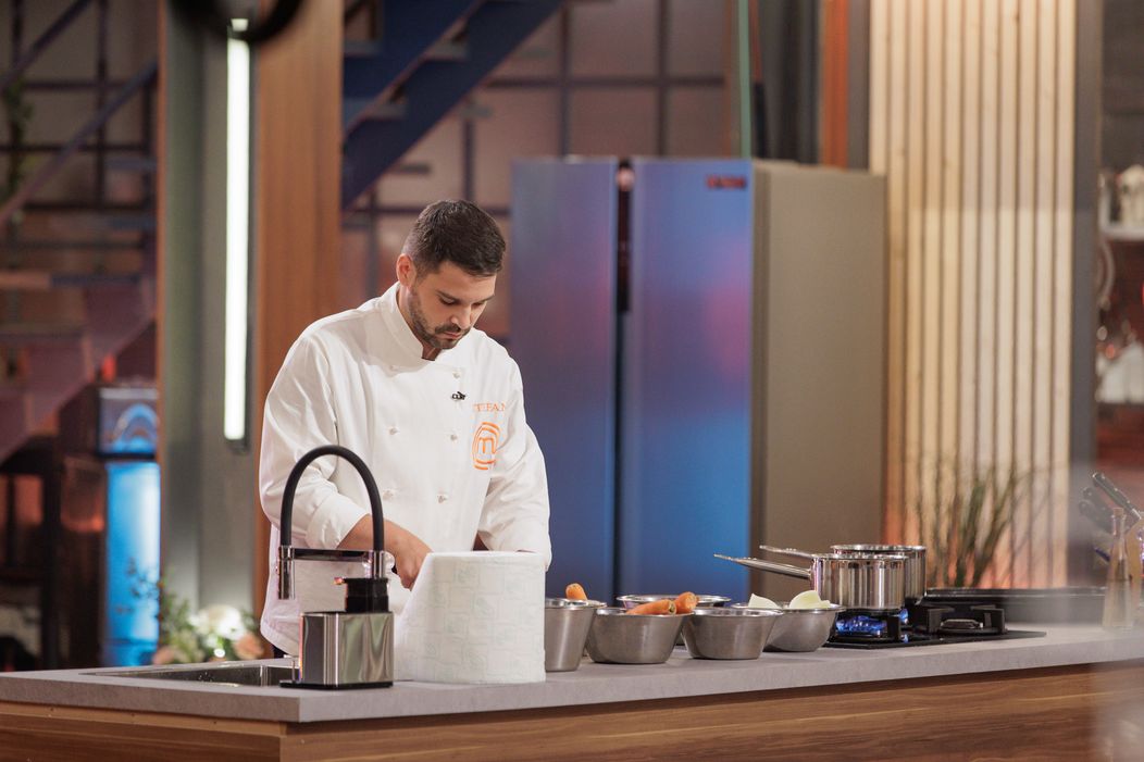 Finala MasterChef România, 16 decembrie 2025. Proba felului principal le-a dat mari bătăi de cap concurenților. Preparatul lui Florentin Drăgoiu le-a atras încă din prima clipă atenția chefilor,  (4)