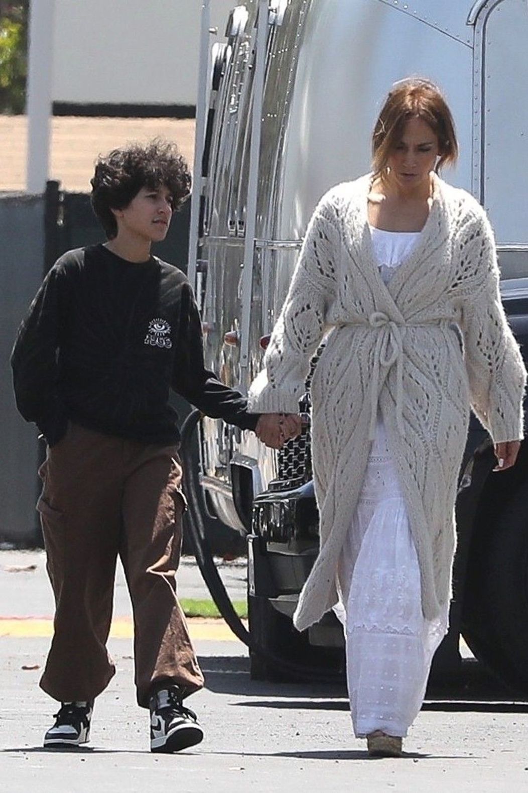 jennifer-lopez-primele-referiri-la-identitatea-de-gen-a-fiicei-sale-s-a-referit-la-emme-folosind-pronumele_10