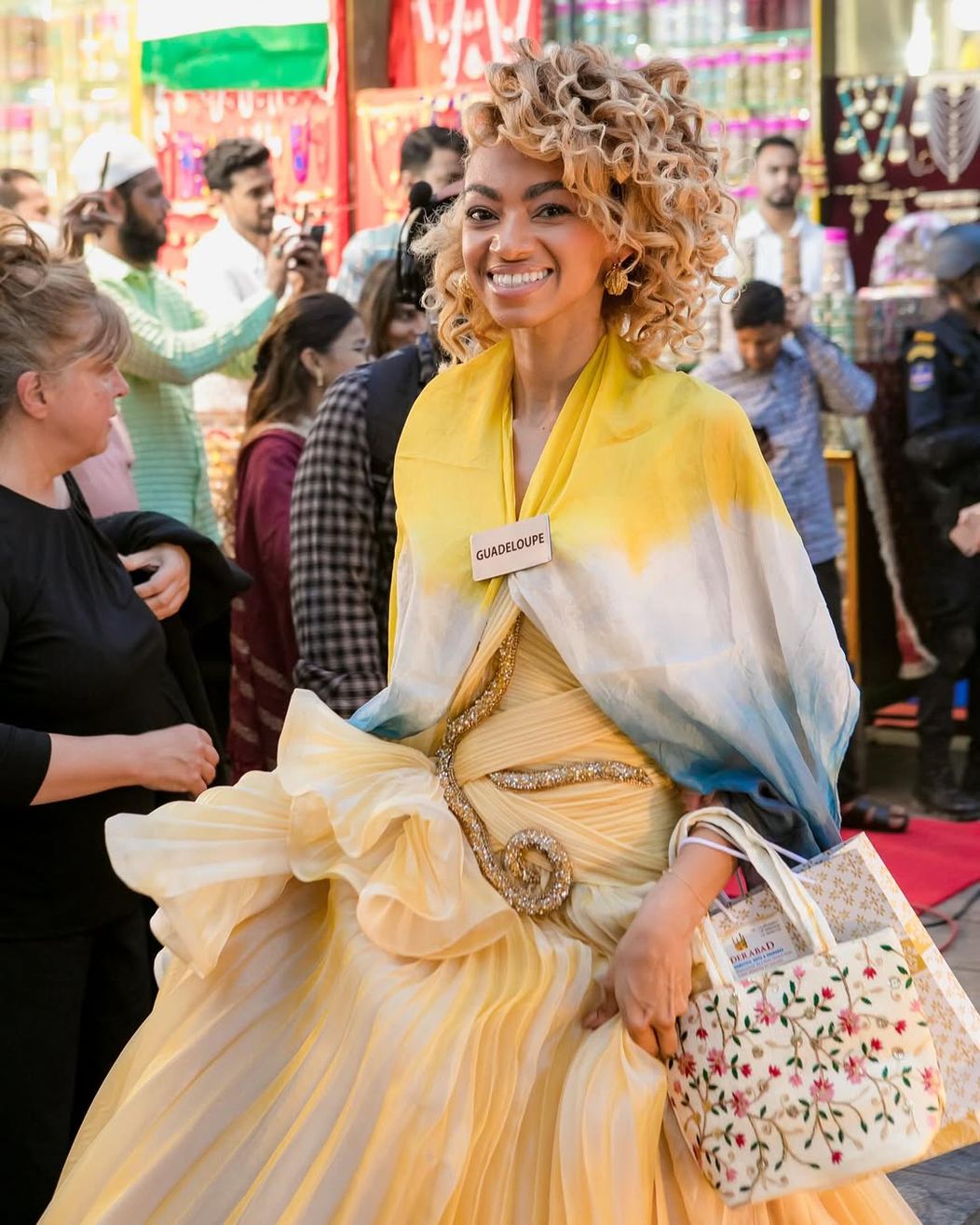 The historic streets of Hyderabad came alive with joy and tradition as the Miss World contestants were warmly welcomed by smiling vendors, artisans, and local residents, celebrating the spirit of global  (12)