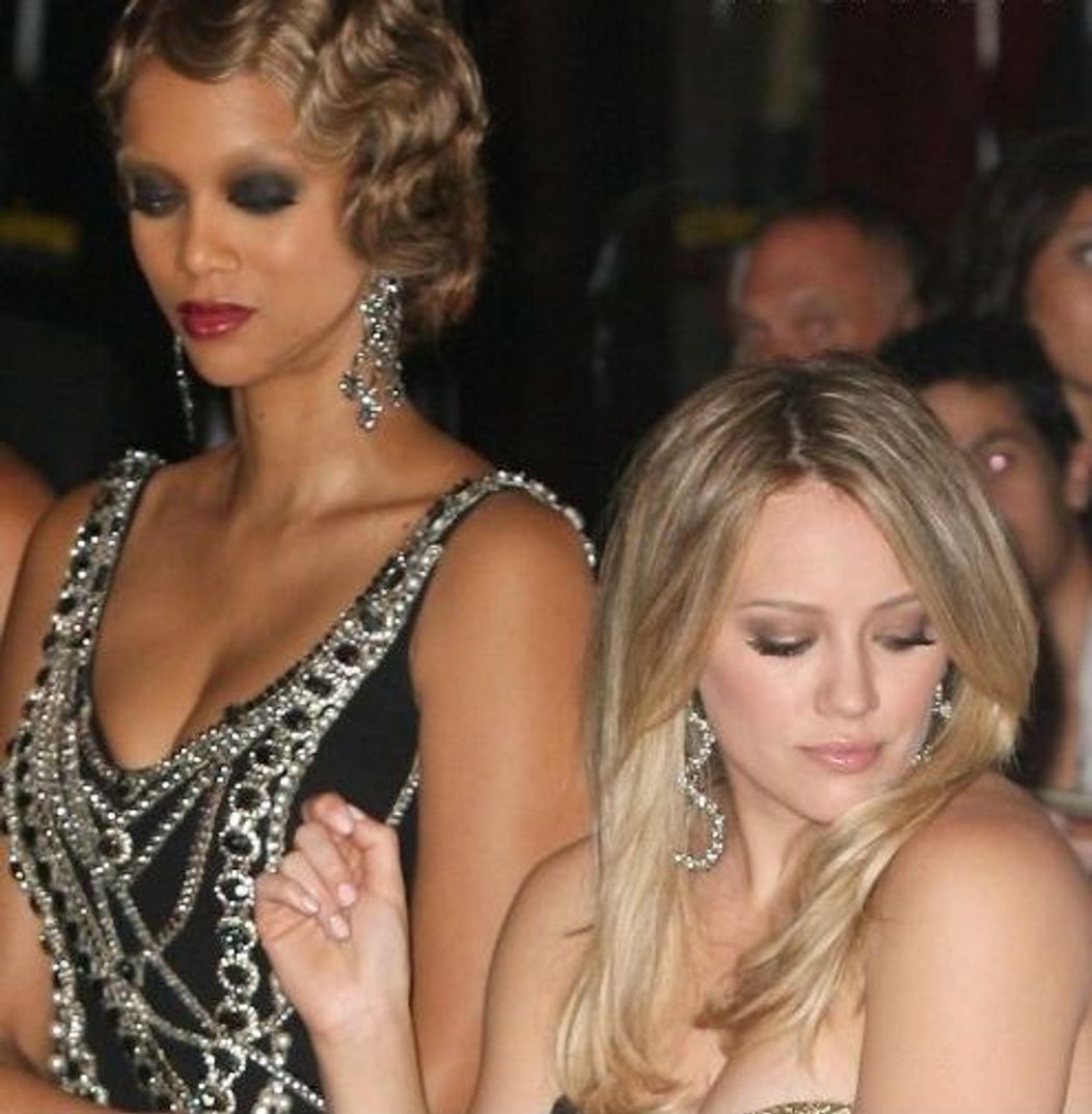 Tyra Banks si Hilary Duff