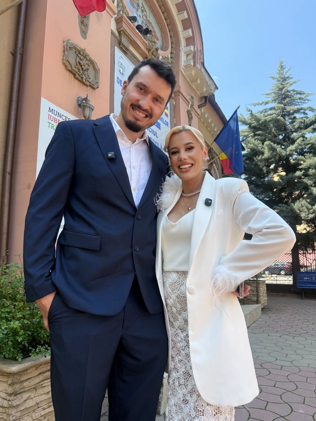 Nu ne îmbrăcăm frumos dar și când o facem , o facem din motive importanteStyling @ely_adam Rochi (2)