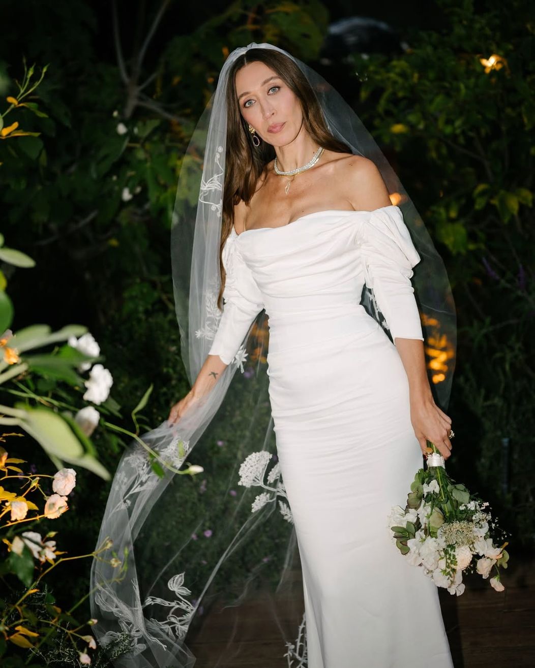 #AlanaHadid (@LanzyBear) and Ross Williams tied the knot at the father-of-the-bride’s home in LA (3)