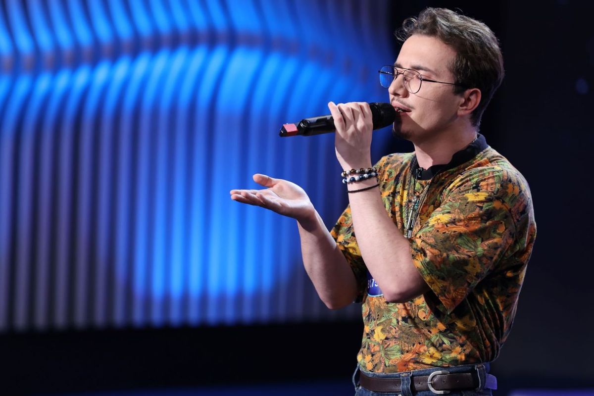 Robert Pietraru este student la Teologie, dar vrea să devină superstar ...