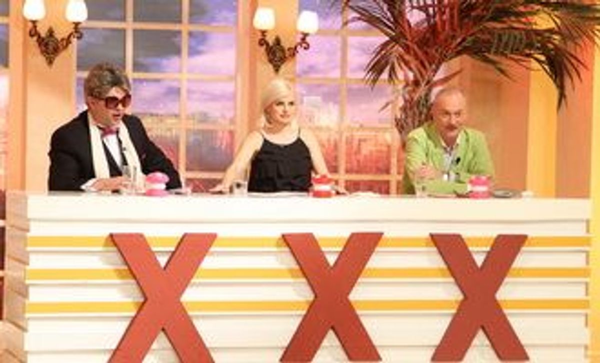 Baietii De La Simplu Fac Show Cu Un Nou Look La “Serviciul Roman De ...