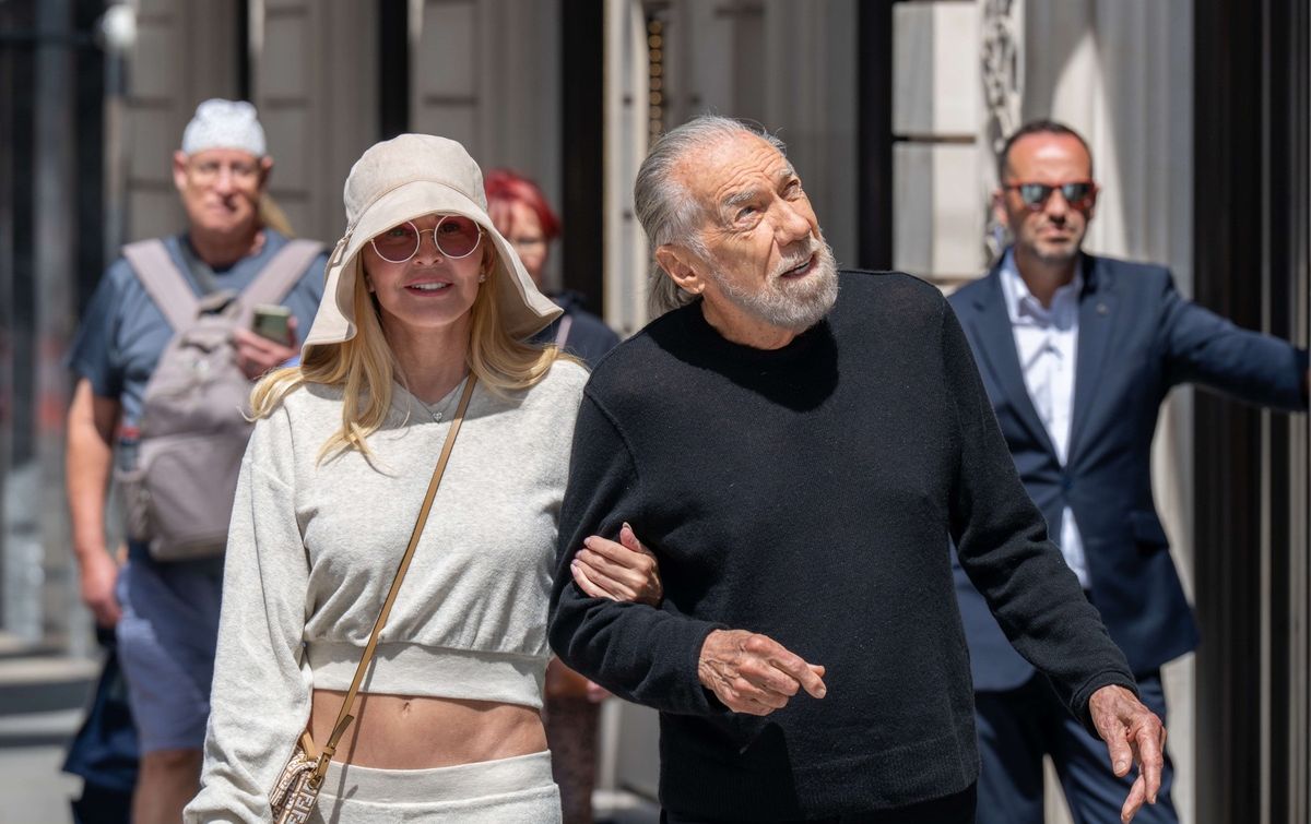 A dormit în mașină, a pornit cu doar 700 de dolari și a ajuns miliardar. Povestea impresionantă a lui John Paul DeJoria și a femeii care îi este alături de 33 de ani