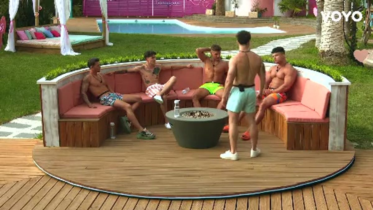 editorial_discutii_fete_discutii_baieti_despre_cupluri