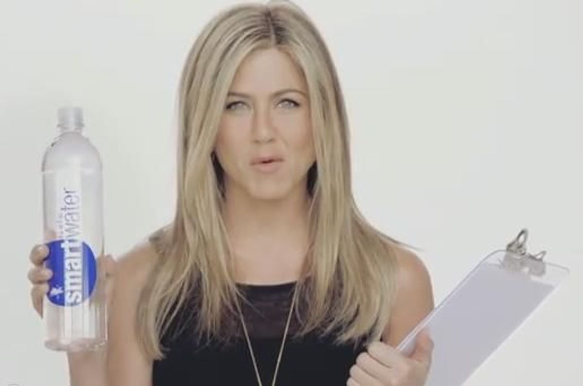 Sex-tape cu Jennifer Aniston! Vezi cum vinde actrita o sticla de apa! VIDEO  | PRO TV