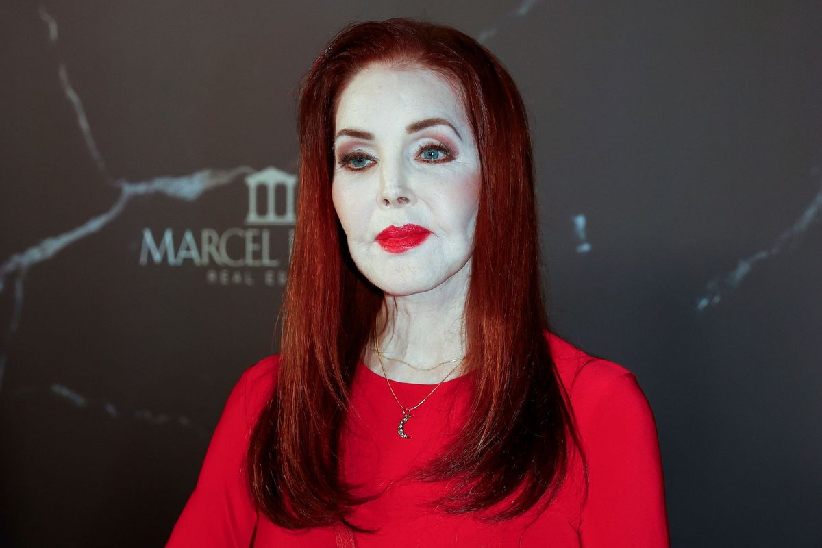 "Zici că e soția lui Dracula. Arată ca o fantomă!" Priscilla Presley, ironizată fără mila după ce a apărut albă ca varul pe covorul roșu, la 81 de ani