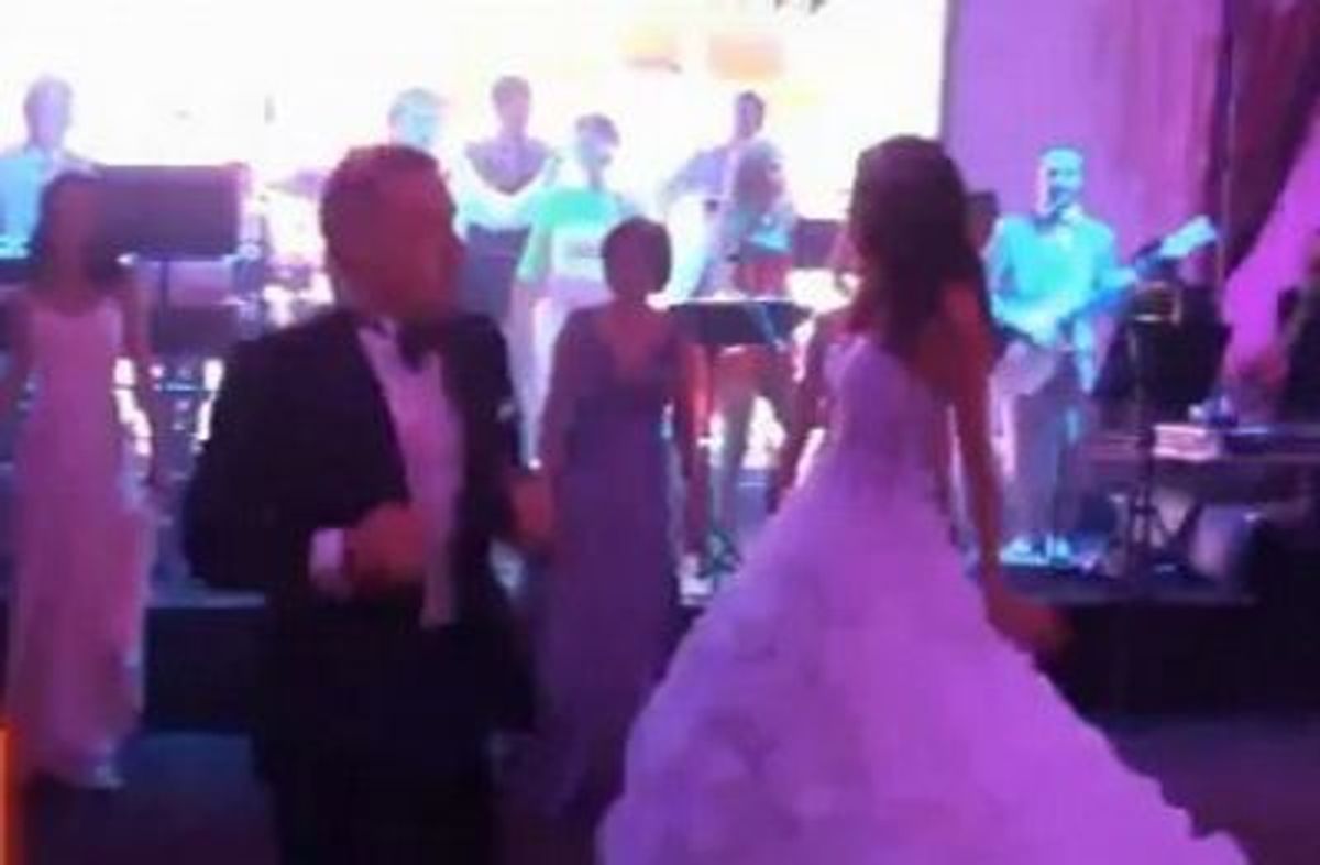MORI de ras! DANSATORUL Gigi s-a dat in spectacol la nunta lui Borcea ...