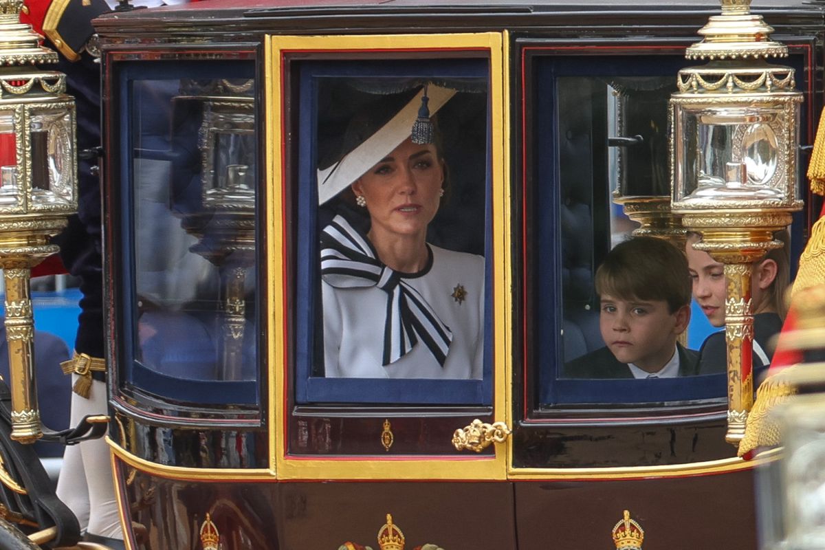 Detaliul dureros pe care nimeni nu l-a observat la Kate Middleton la  Trooping the Colour. Ce s-a văzut când prințesa a coborât din trăsură | PRO  TV