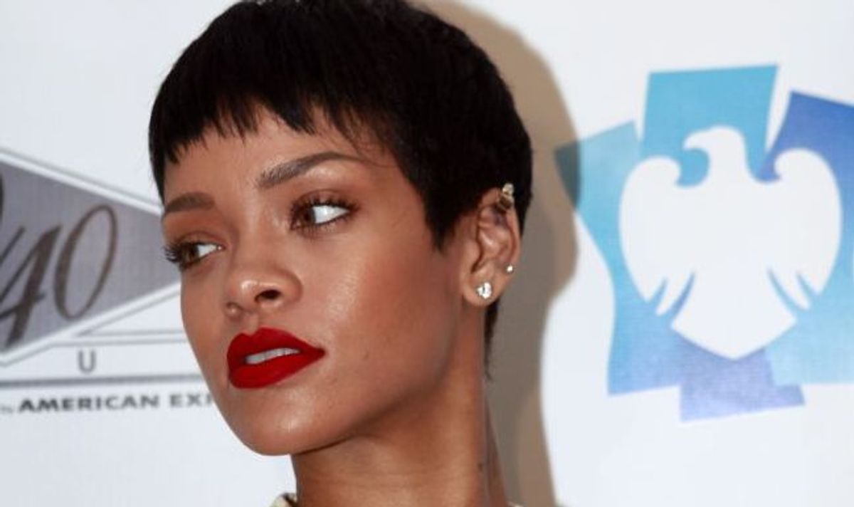 Rihanna Topless Pe Coperta Noului Album Vezi Cat De Sexy Este Artista Pro Tv