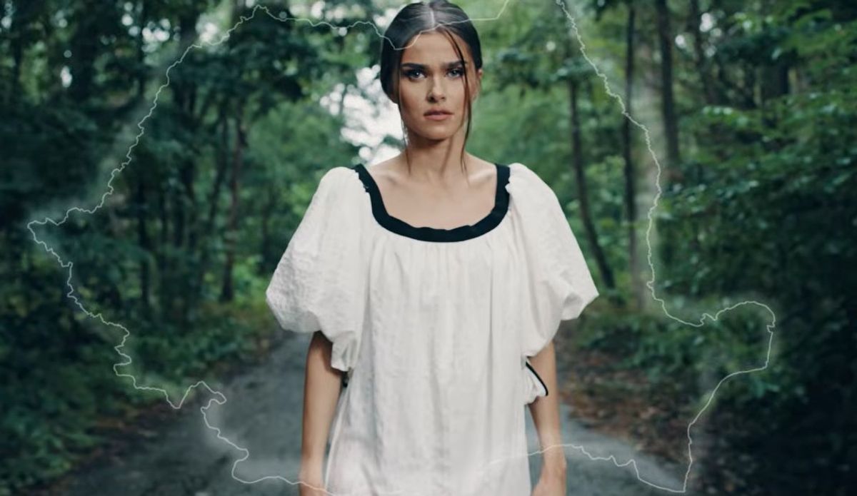Mulți o vor asculta pe repeat! Cum sună melodia „Nu ajung acasă”, lansată de Theo Rose alături de DOMINO. Fanii se declară cuceriți: „Piele de găină și nod în gât”