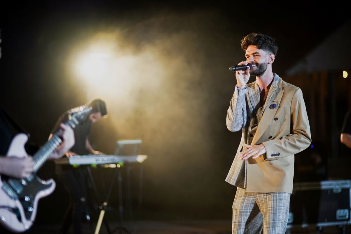 Edward Sanda a marcat lansarea primului său album printr-un concert ...