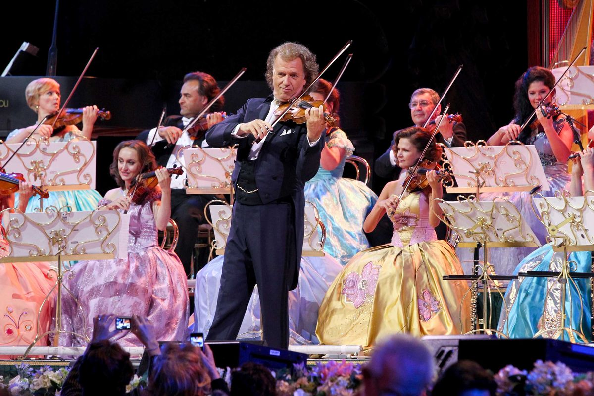 André Rieu, maestrul care aduce muzica clasică mai aproape de sufletele ...