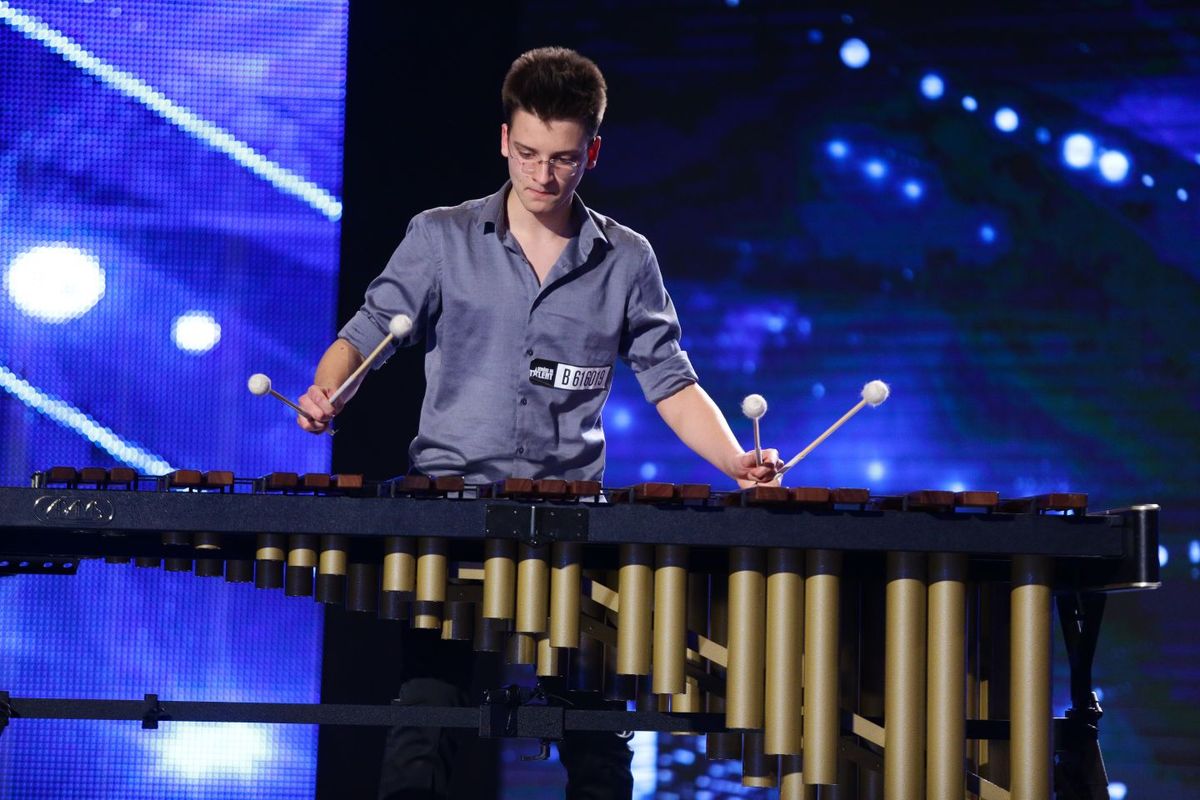 A adus pe scena un instrument care a atras privirile tuturor. Juriul i ...