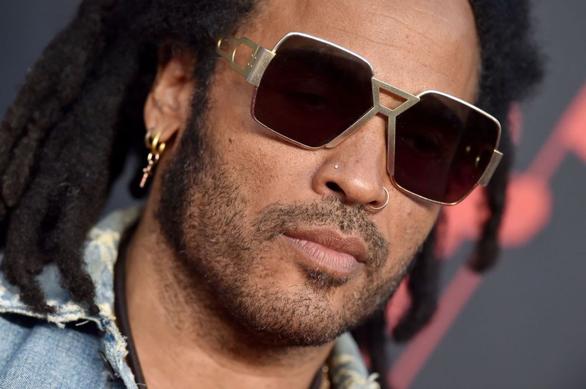 Lenny Kravitz, apariție excentrică la MTV VMA. Artistul arată