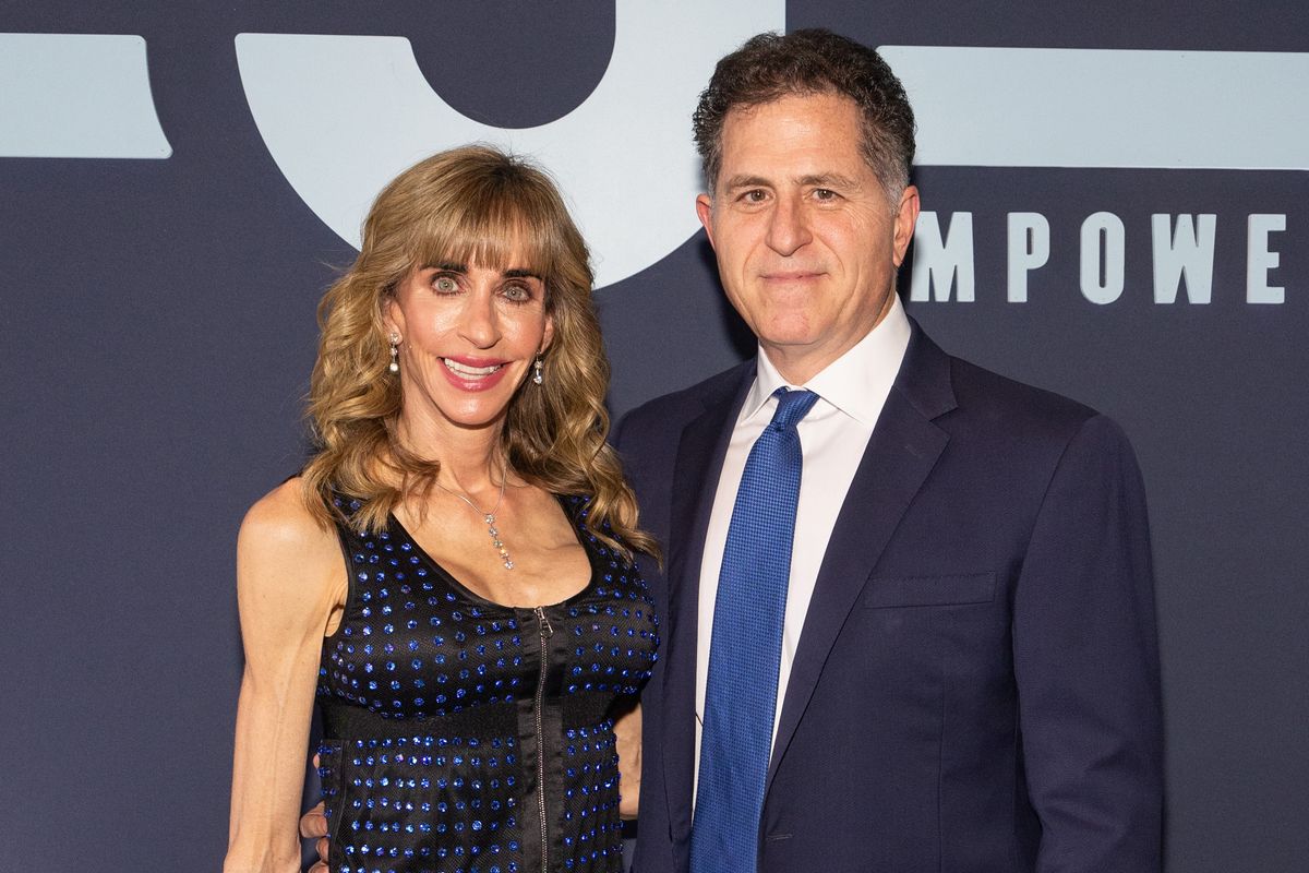 Reacția miliardarului Michael Dell după ce ”trolii” au criticat look-ul ...