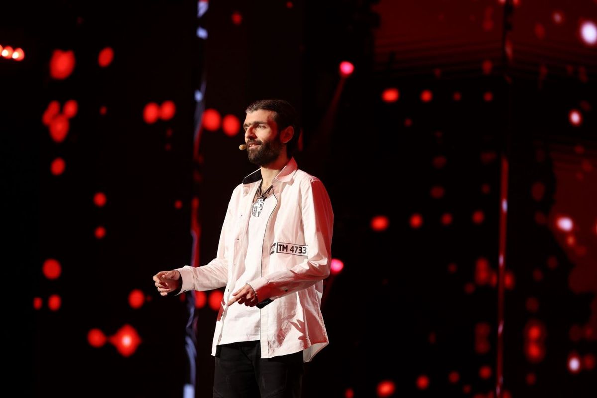 Românii au talent 2022 Marian Sima, o lecție de spaniolă împletită cu glume și dans PRO TV