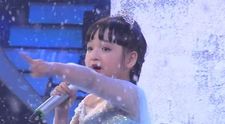 Elsa in miniatura: fetita de doar 6 ani care a lasat fara cuvinte juriul. Vezi un moment magic - VIDEO
